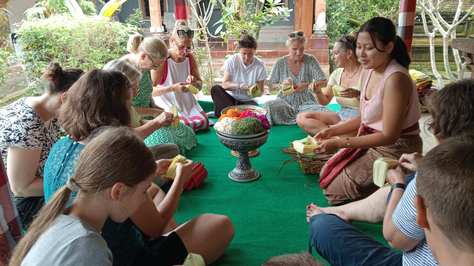 Offering class canang circle