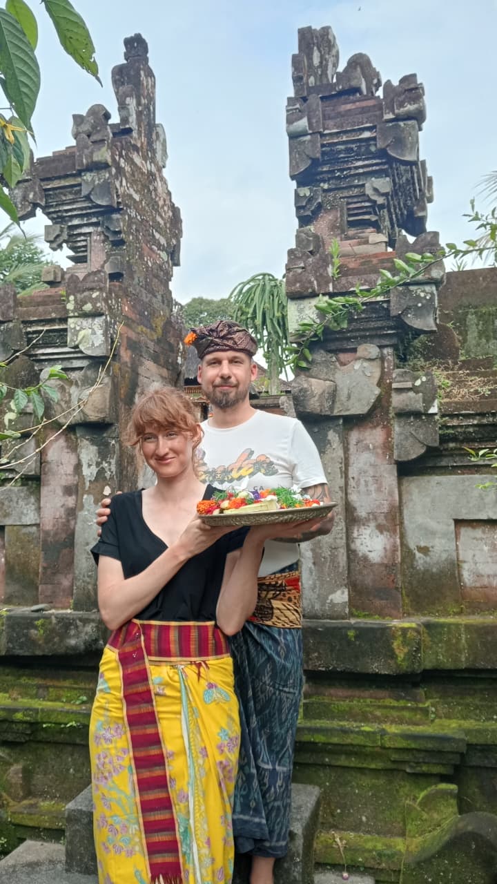 Couple with offering tray